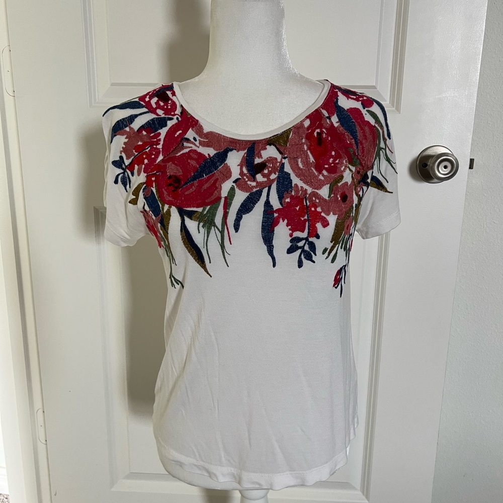 EUC Anthropologie Floral Embroidered White Top Small